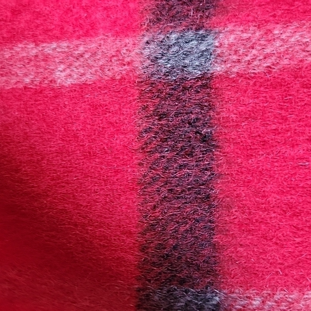 Cashemere Charter Club Exploded Signature Red Plaid Soft Scarf Fringe Holiday - Picture 9 of 14